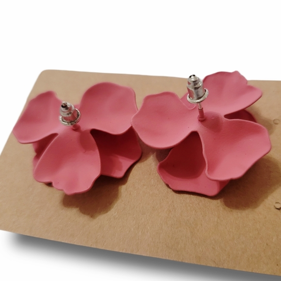 🌿Gorgeous Women's Flower Earrings Coral Color- Just Beautiful! - Picture 6 of 11